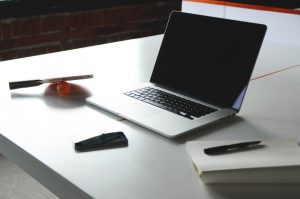 laptop z dotykowym ekranem